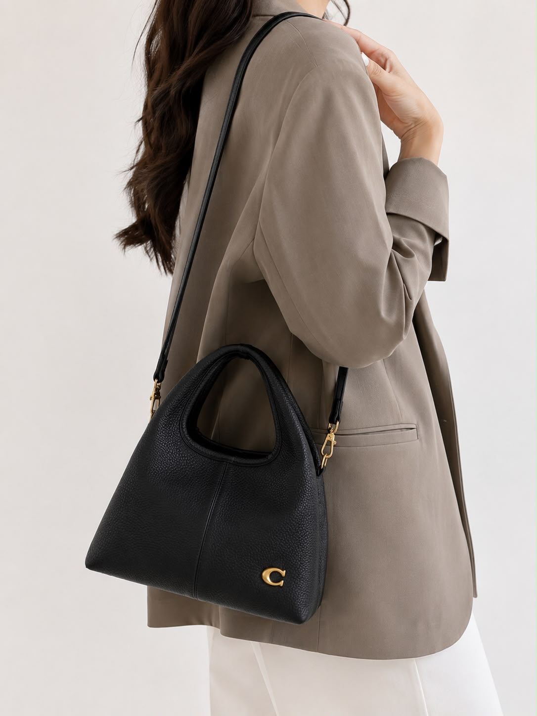 Coach hand & cross bag